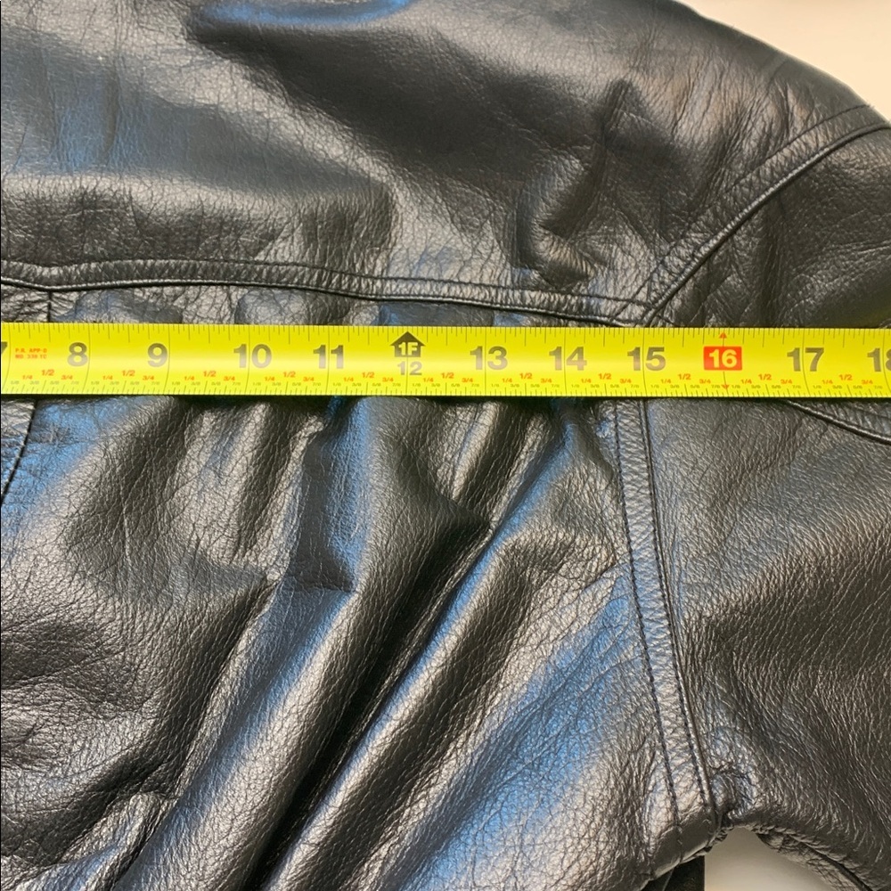 Danier Women’s Black Leather Motorcycle Jacket, Pockets, Adjustable Waist - Picture 5 of 17